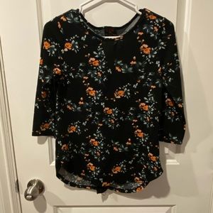 ⭐️ 2/$8 - Women’s Floral Shirt ⭐️
